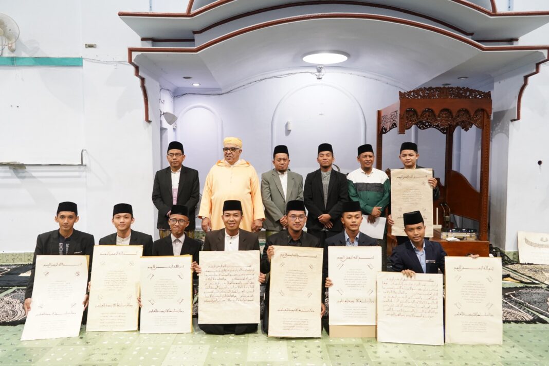 Syeikh Belaid Hamidi Kukuhkan 56 Khattat Gontor, Tegaskan Peran PMDG dalam Perkembangan Seni Khat