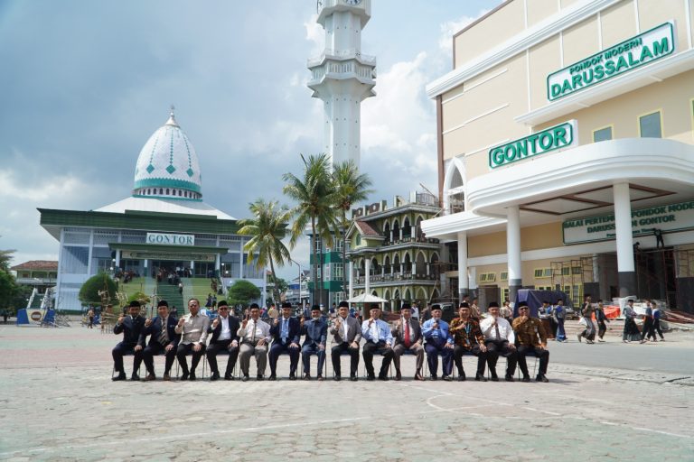 Wamenag RI Kunjungi PMDG, Tegaskan Jasa Pesantren Untuk Indonesia