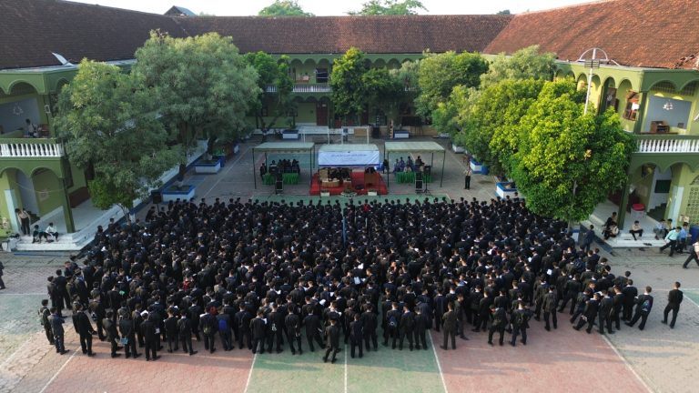 Ujian Tulis Siswa Akhir KMI: Babak Final Menuju Fase Kehidupan Baru