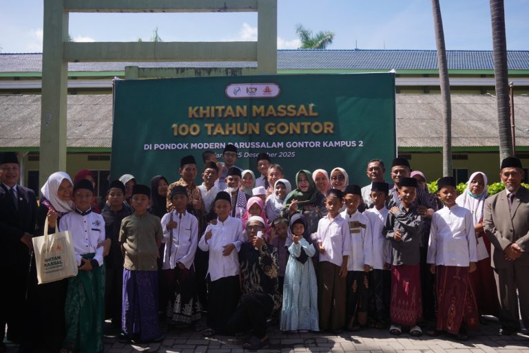 Gontor Kampus 2 Gelar Bakti Sosial dan Khitan Massal Dalam Rangka Peringatan 100 Tahun Gontor