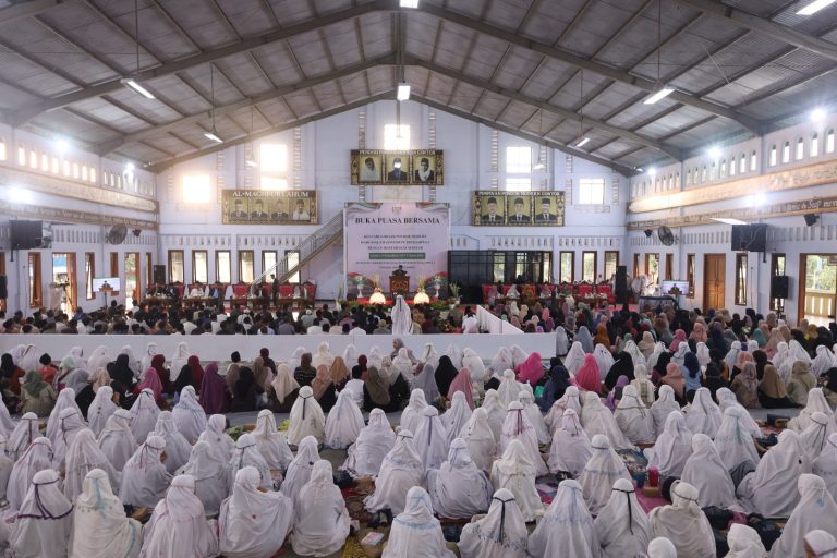 Buka Puasa Bersama Keluarga Besar PMDG Putri Kampus 4 Dan Masyarakat