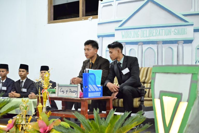 Mendidik Kedisiplinan Juga Kebersamaan Santri Melalui MUKER