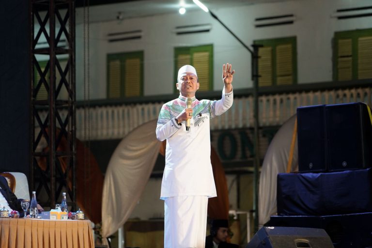 Menyiapkan Bekal untuk Kehidupan Abadi: Pesan Ustadz Das’ad Latif pada Tabligh Akbar 100 Tahun Gontor