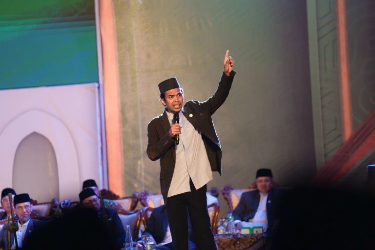 Gontor Sebagai Perekat Umat : Pesan Ustadz Abdul Somad Dalam Tabligh Akbar 100 Tahun Gontor