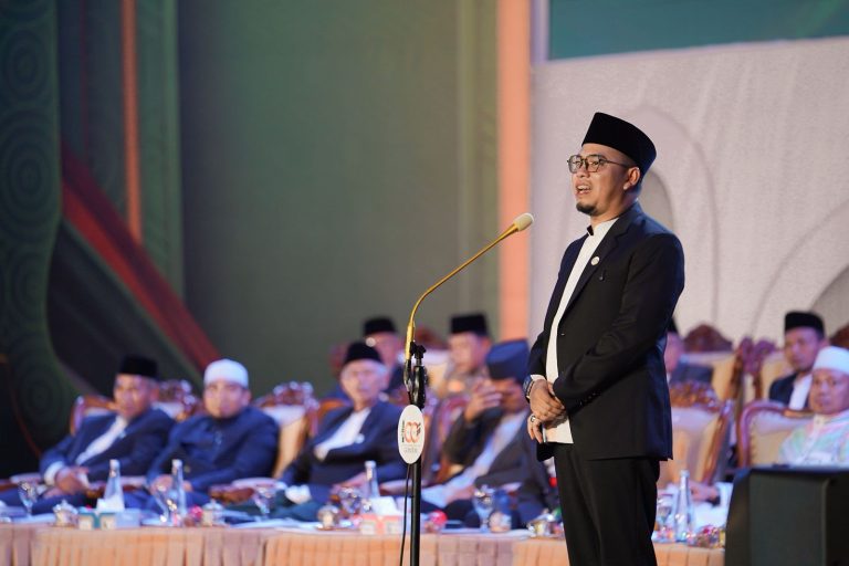 Tausiah inspiratif kekuatan doa orang tua : Al-Ustadz Luqmanulhakim Dalam Tabligh Akbar 100 Tahun